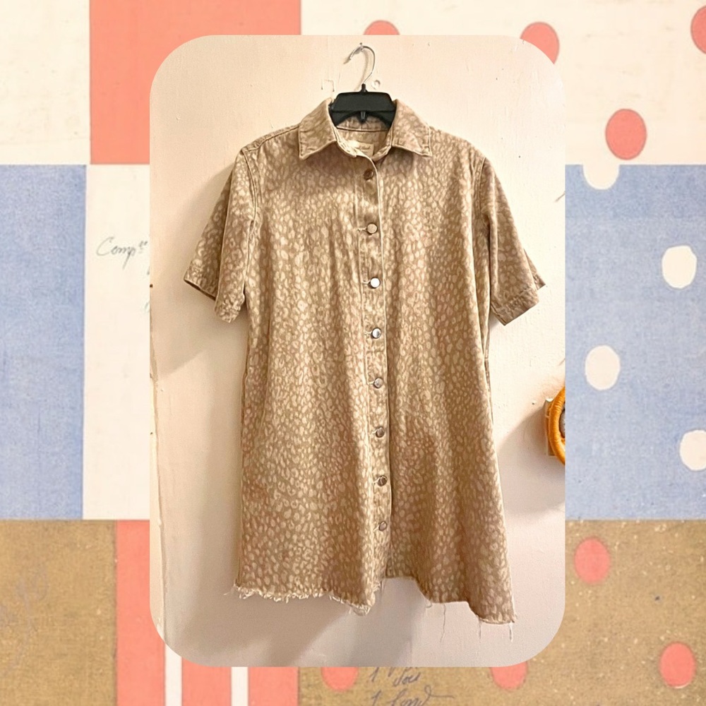 🆕 tan & white leopard print denim mini shift dress with collar & side pockets